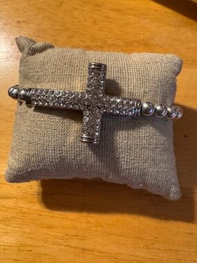 Silver Tone Metal Rhinestone Cross Acrylic Beaded Stretch Bracelet